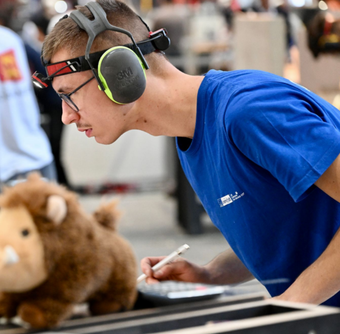 Témoignage de Théo, technicien menuisier agenceur